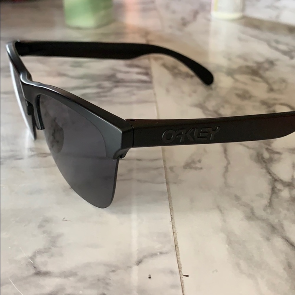 Oakley Men’s Sunglasses. Excellent condition